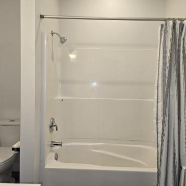 Bathroom - Shower & Tub